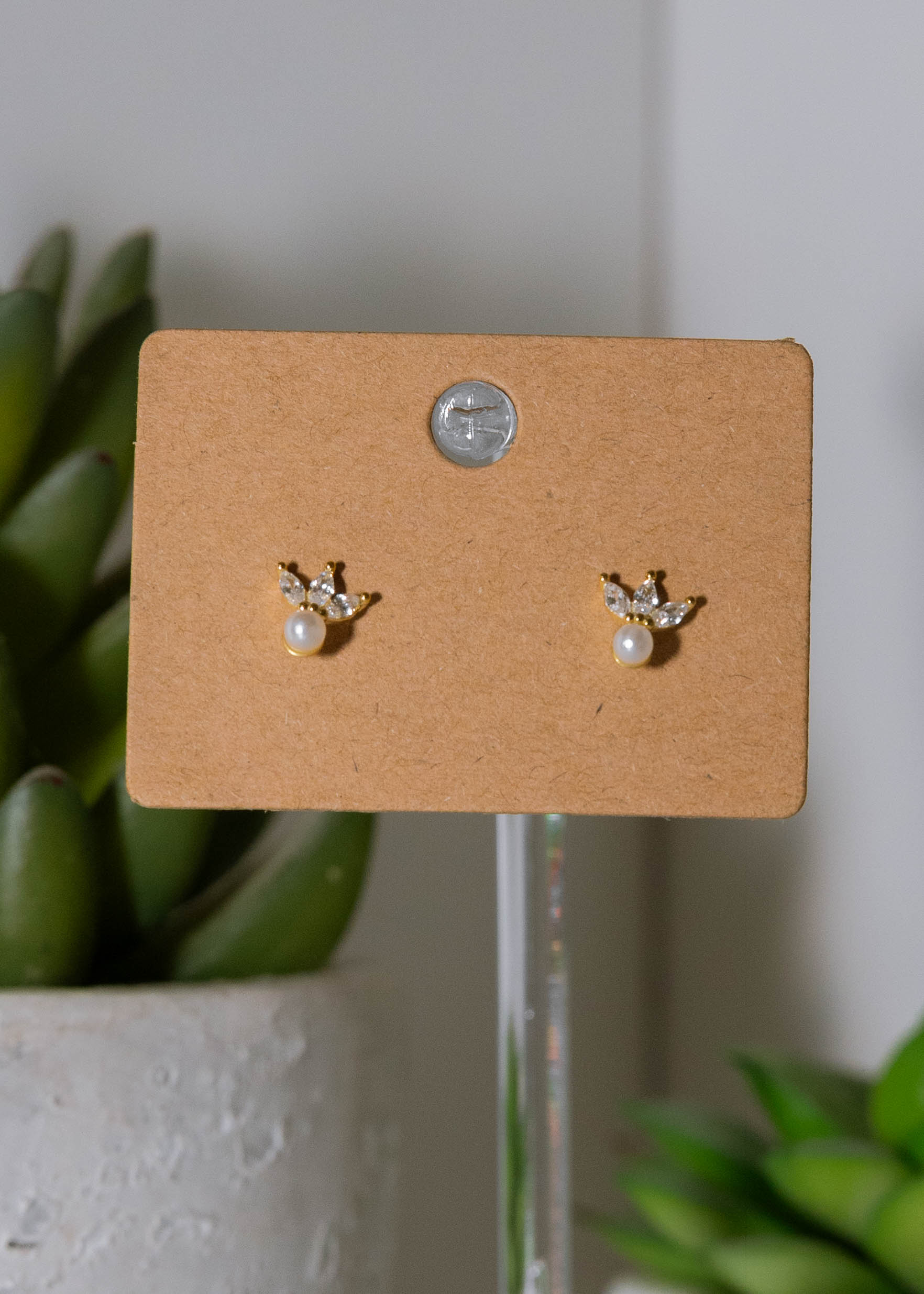 Flower stud earrings photo 3